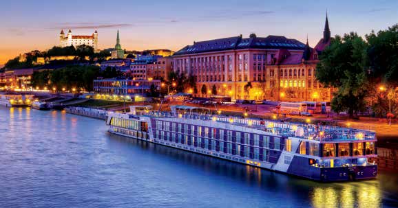 Un buque de AmaWaterways llegando a Bratislava (Eslovaquia) CRUCEROS FLUVIALES BRATISLAVA CRUCEROS FLUVIALES DANUBIO DANUBE RIVER CRUISES SLOVAKIA CRUCEROS ESLOVAQUIA